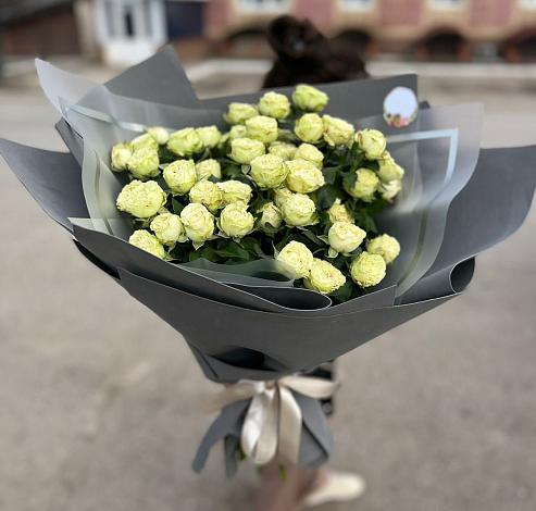 Букет Белые кустовые розы Солинеро в Яковлево