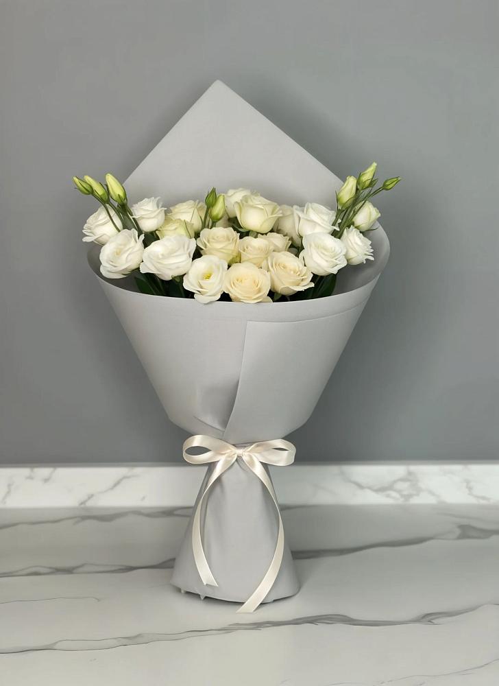 Букет цветов из: Розы и Лизиантусы в Яковлево