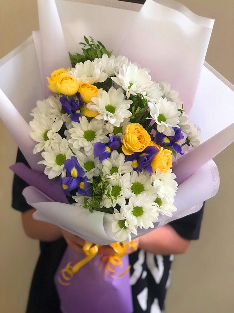 Букет цветов из: Ирисы, Хризантемы и Розы в Яковлево