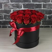 Цветочная композиция из Розы в шляпной коробке в Яковлево