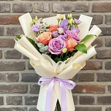 Букет цветов из:  Лизиантусы и Розы в Яковлево