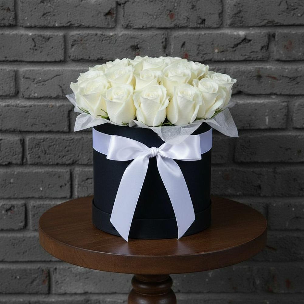 Цветочная композиция из Розы в шляпной коробке в Яковлево